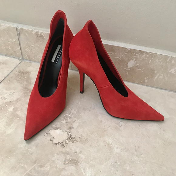 Topshop Gizzelle V Cut Pointed Toe Suede Red shoes - Picture 6 of 7